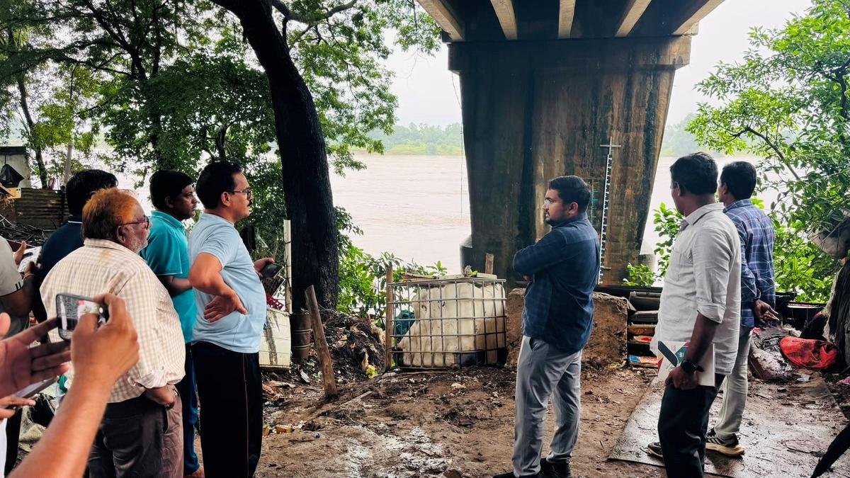 River Sabri recedes, Godavari rises, authorities on alert