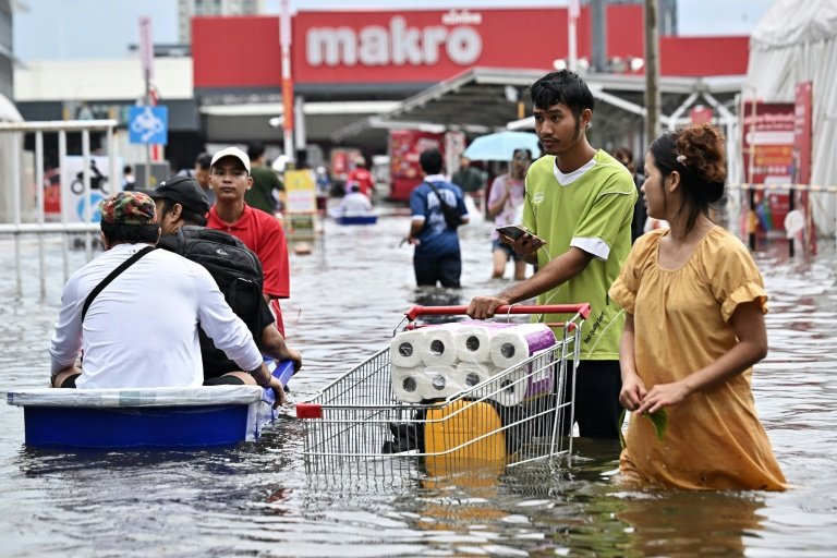 Tolls mount in Thailand, Myanmar floods