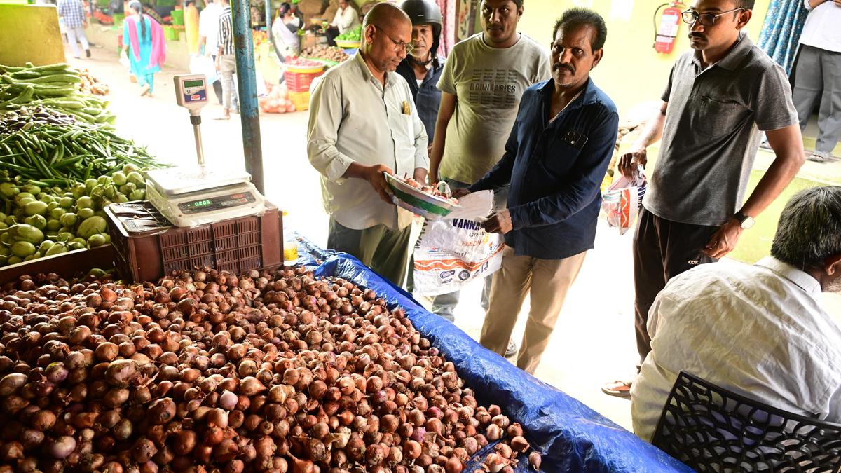 Onion Subsidy Flop: No Rush at Vijayawada Rythu Bazaars Despite Price Cut
