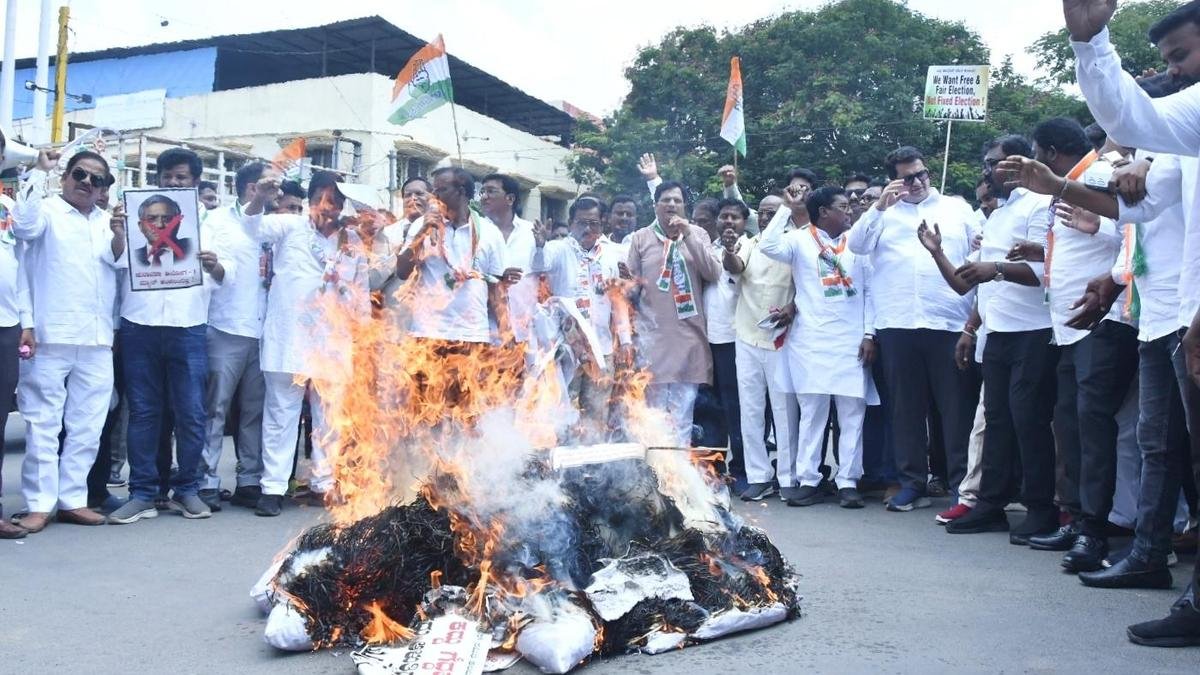 Congress Protests in Kalaburagi, Demands CEC Gyanesh Kumar's Resignation