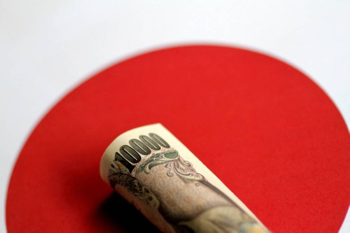 Japan says Trump voiced concern over weak yen in summit with PM Takaichi
