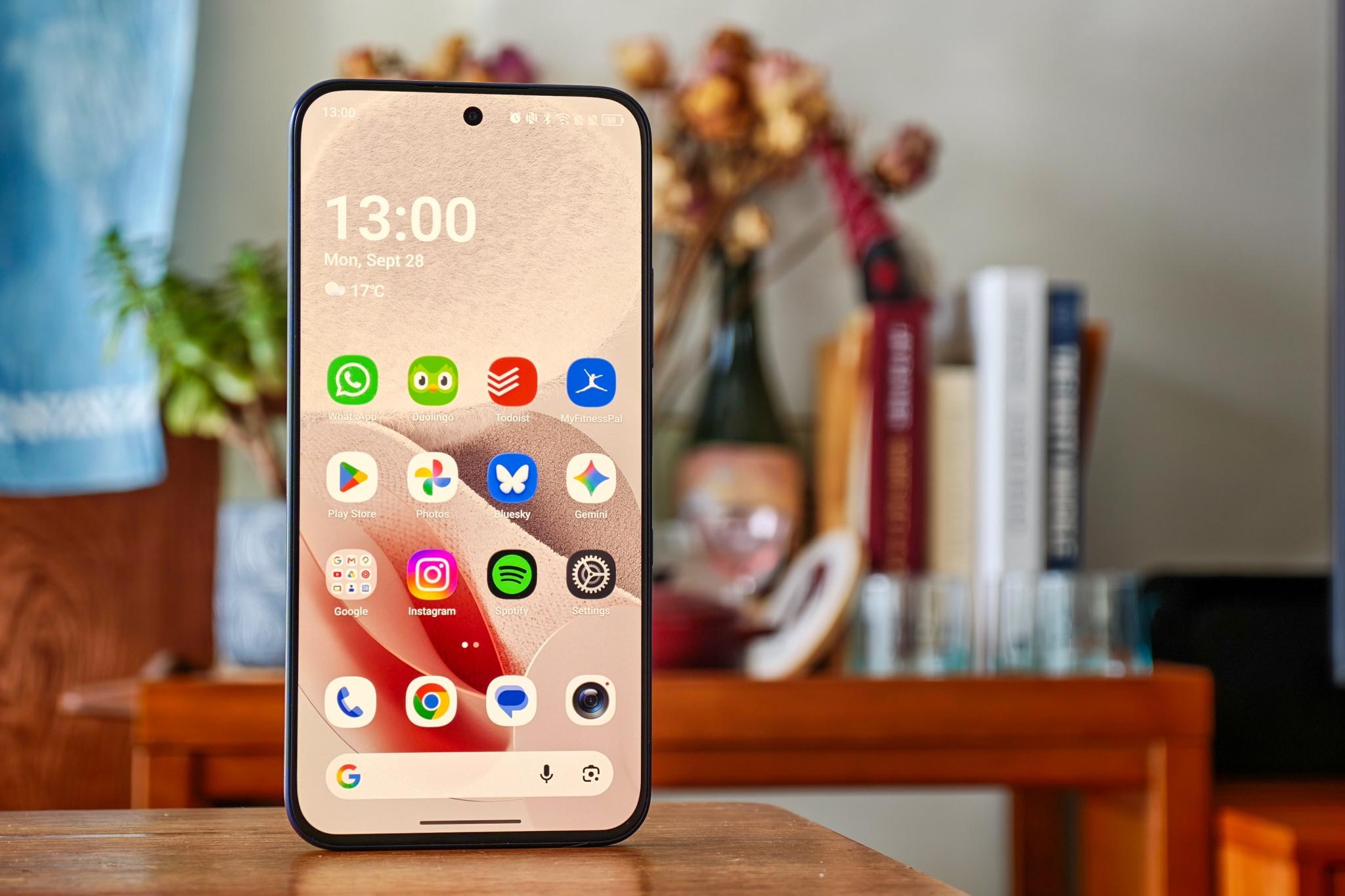 Tcl’s Paperlike OLED Phone Made Me More Excited for the iPhone Duo