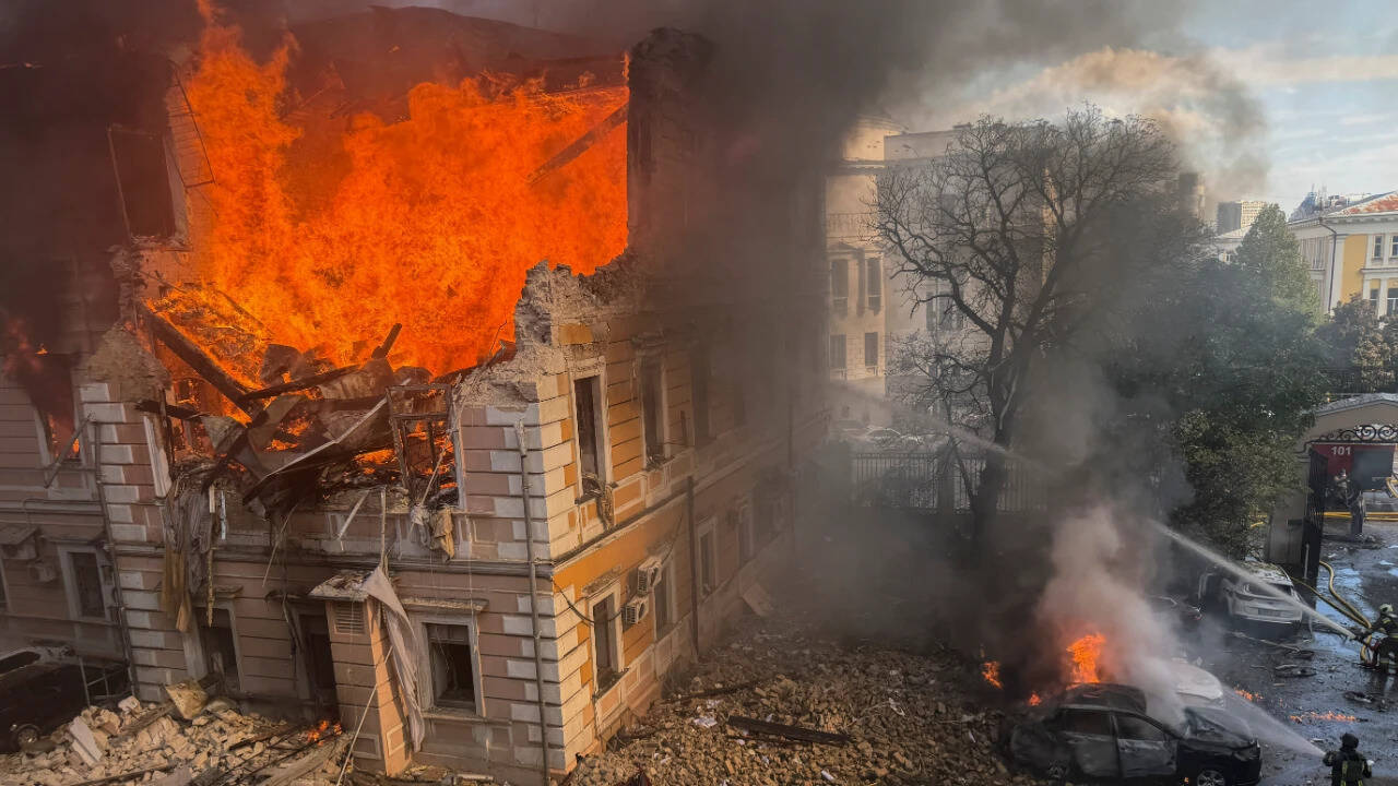 Geopolitical Dispatch: Russia vows massive hits on Kyiv, urges diplomats to leave Shifts Diplomatic Posture