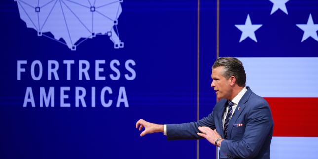 Crypto Markets in Focus: US Defense Secretary Hegseth touts 20% cut in high-ranking officers as he reshapes armed forces Amid Shifting On-Chain Metrics