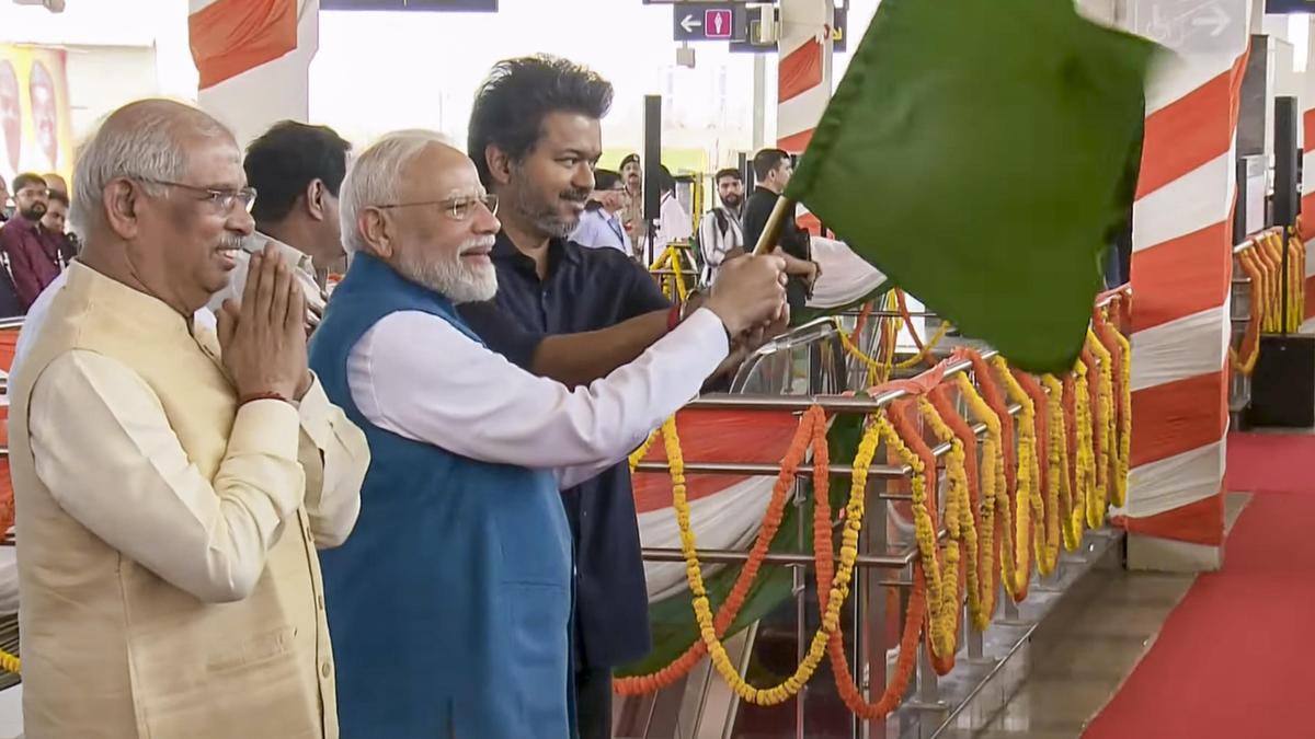 PM Modi and Tamil Nadu CM Vijay Flag Off Chennai Metro Rail’s First Train for Phase II Project, Take a Ride Together