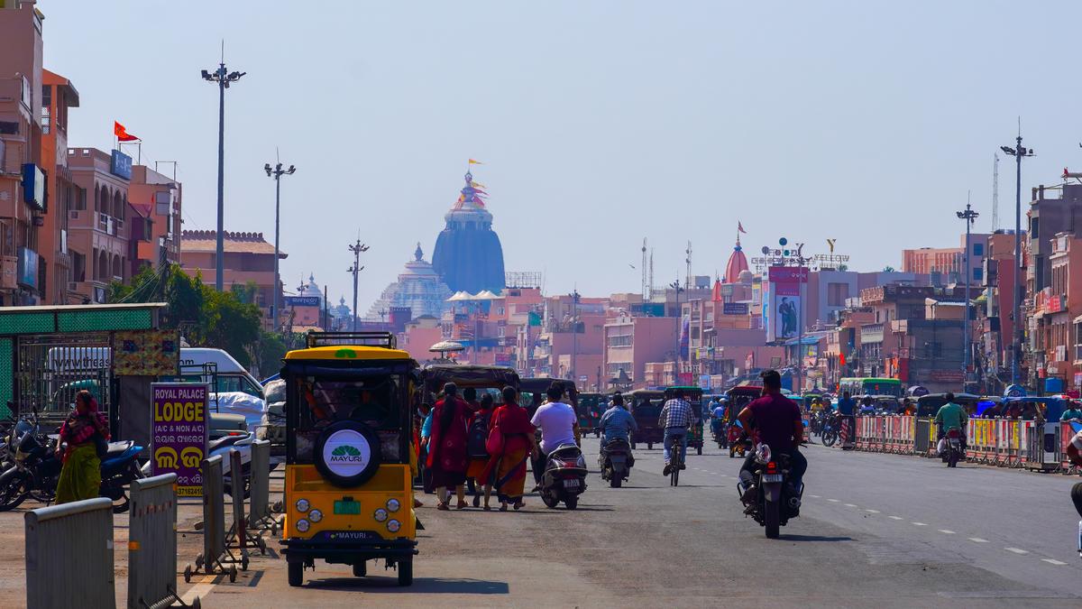 Odisha's Traffic Fine Farce: Bikes Fined for No Seat Belt, Cars for No Helmet
