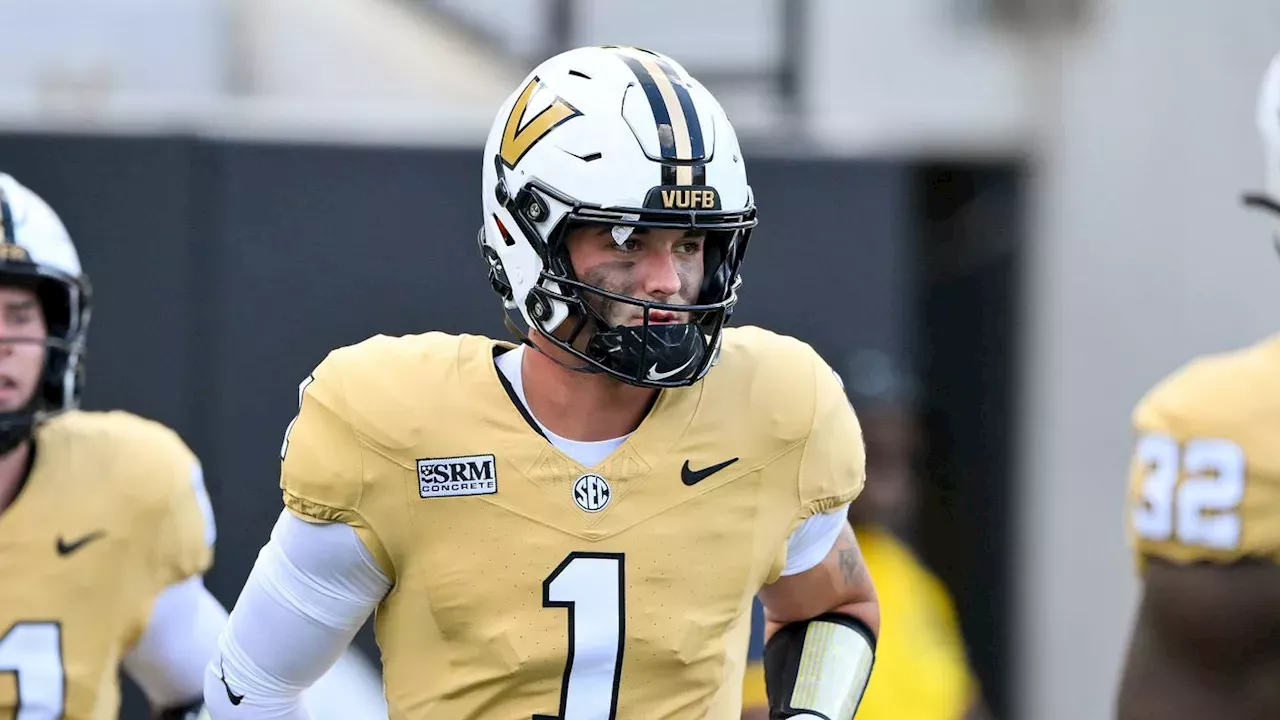 Economic Impact: Will Blaze Berlowitz Continue to Play Wide Receiver? Clark Lea Shared His Thoughts