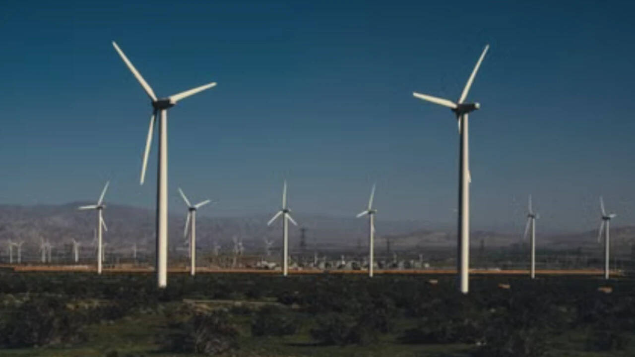 Global Perspective: Iowa farmer earns about $30,000 a year from 4 wind turbines on his land