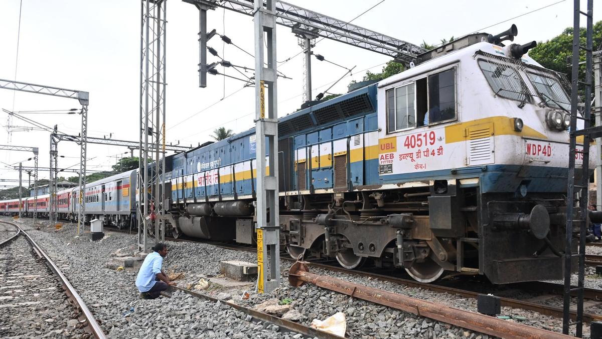 Railway Board Overhauls Cleanliness Standards for Long-distance Trains
