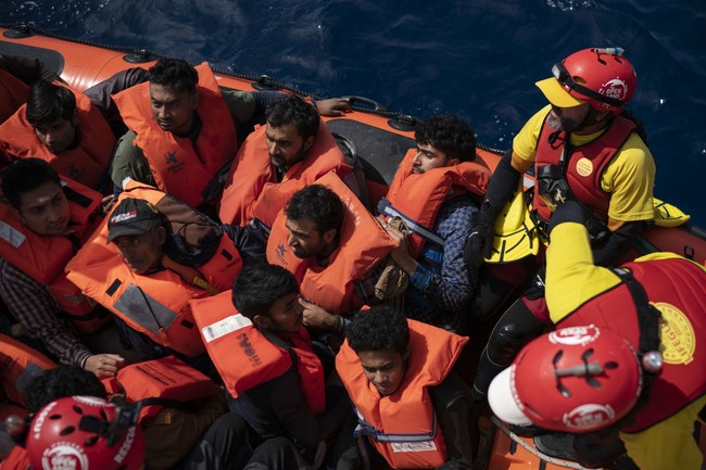 Market Developments: Two Small-Boat Migrants to the UK Find a Way to Show Their Gratitude