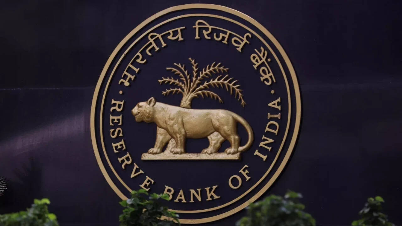 RBI Steps in to Support Rupee As Forex Reserves Dip $52bn in a Month