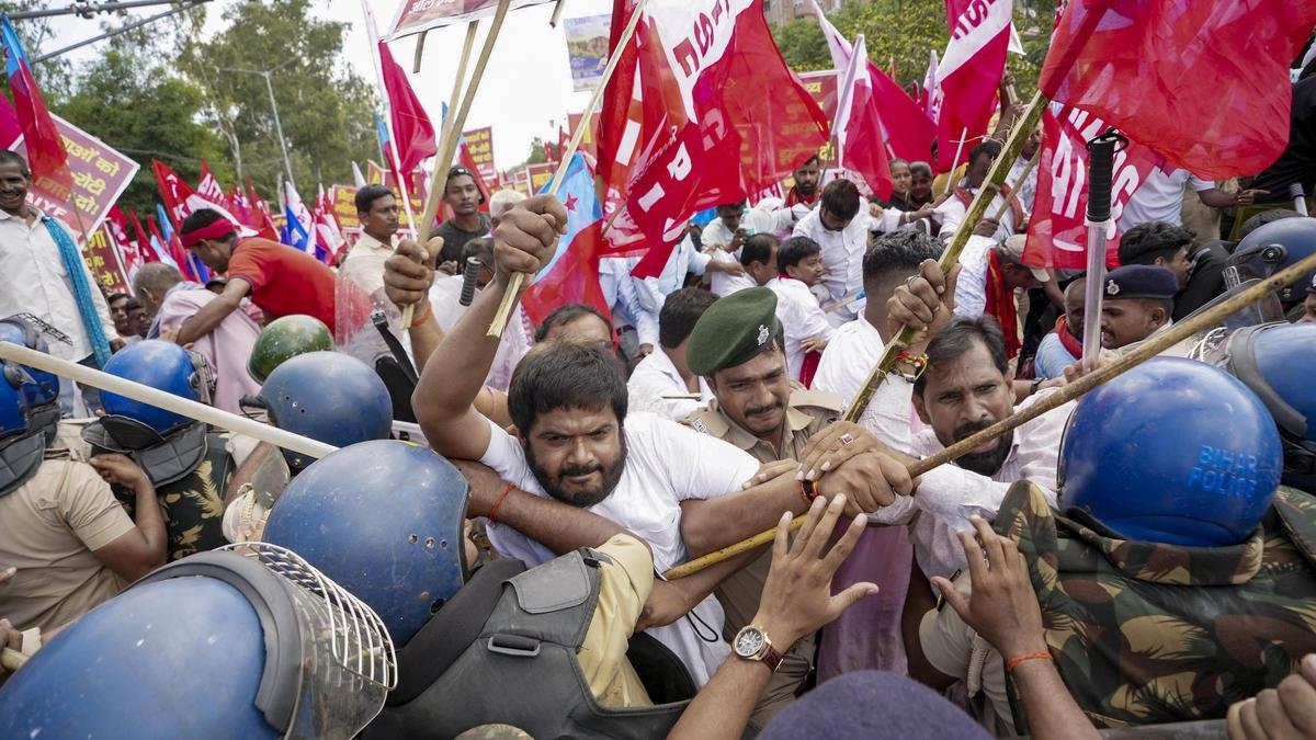 Clashes erupt in Patna during protest seeking resignation of CEC Gyanesh Kumar