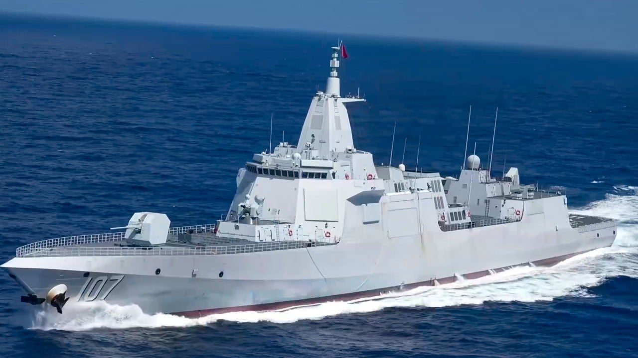 Why Did a US Warship Lose Power While Chasing a Chinese Destroyer in the South China Sea Has Sparked Heated Debate