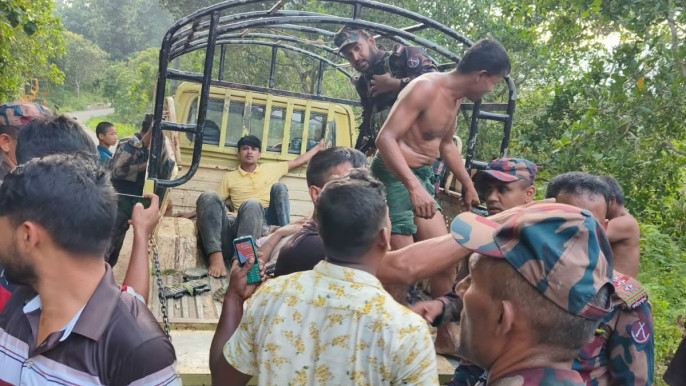 2 Killed, 5 Injured As Tourist Vehicle Falls Into Ditch in Bandarban
