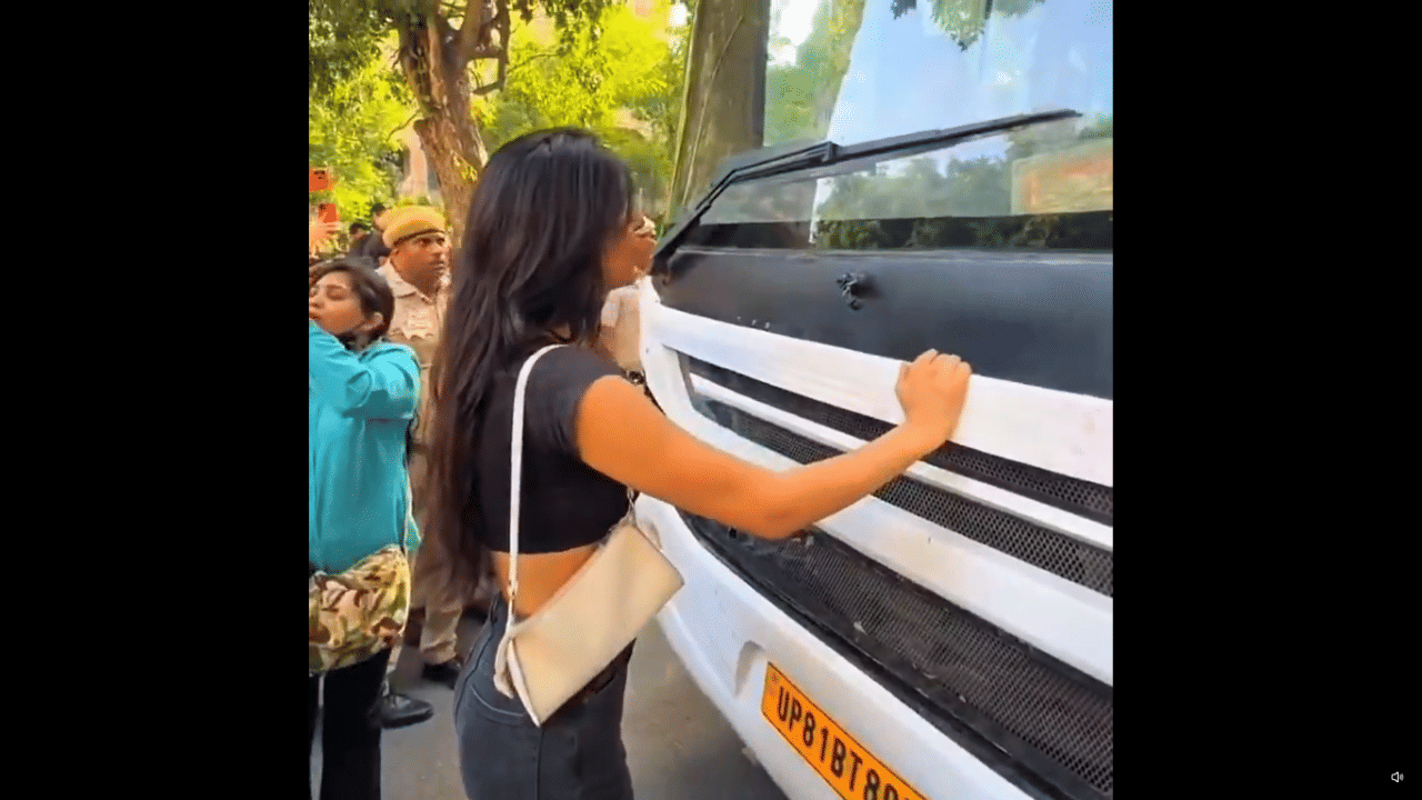 Corporate Strategy: Delhi’s Rhiya Ahir moment’: Woman blocks police bus during Jantar Mantar protest – Watch video
