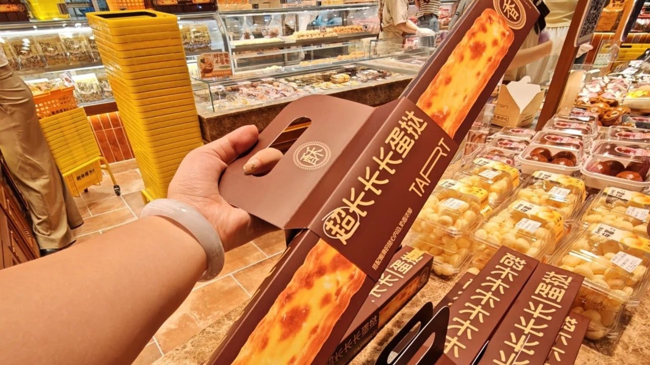 Global Perspective: National Day: Hongkongers visit Shenzhen for shopping and 60cm-long egg tarts