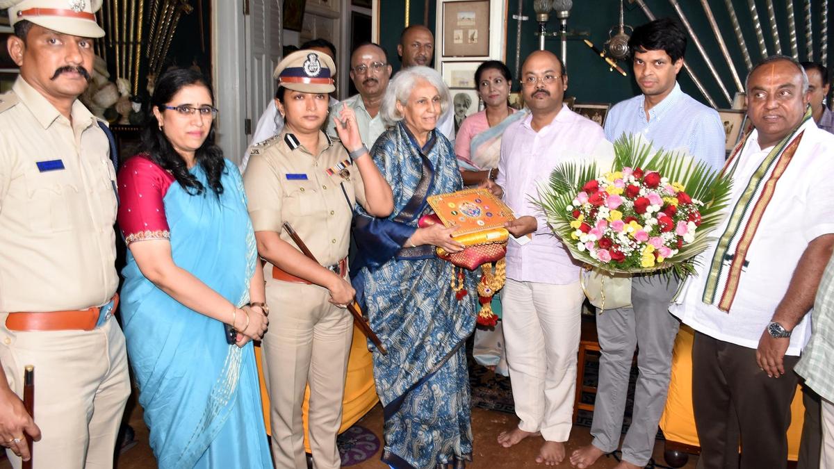 Developing Story: Yathindra invites royal family to Dasara; palace entry restricted on select days