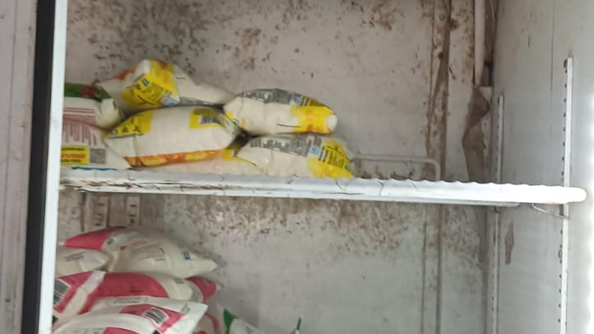 Food Safety Crackdown: FSSAI Suspends Licenses of Four Quick Commerce Dark Stores in Hyderabad