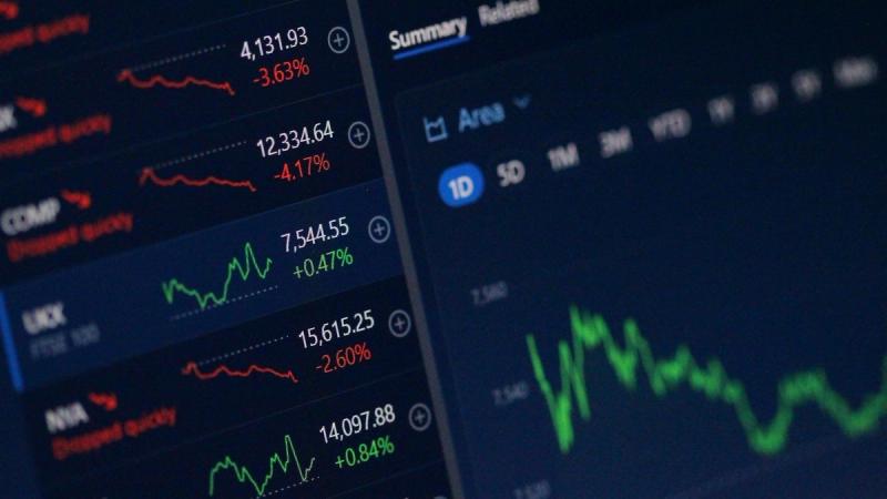 Chainlink Launches Weekend Pricing for Tokenized Assets, Aave Onboard