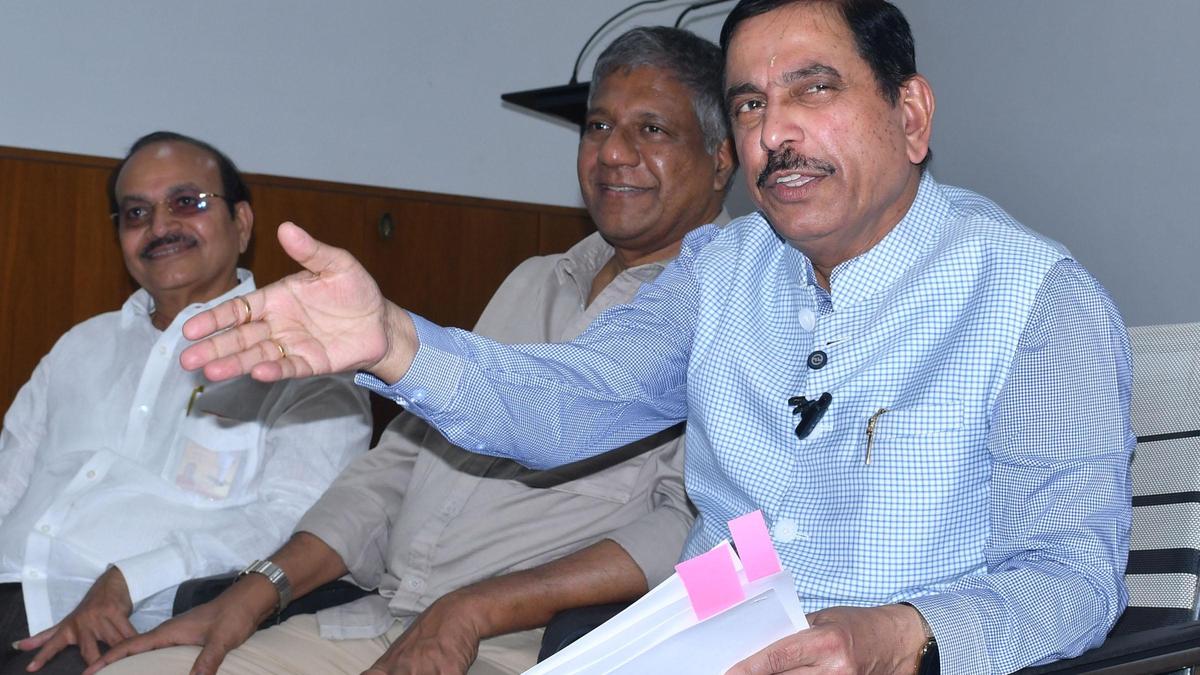 Global Perspective: Pralhad Joshi to hold a meeting with sugarcane farmers on October 12