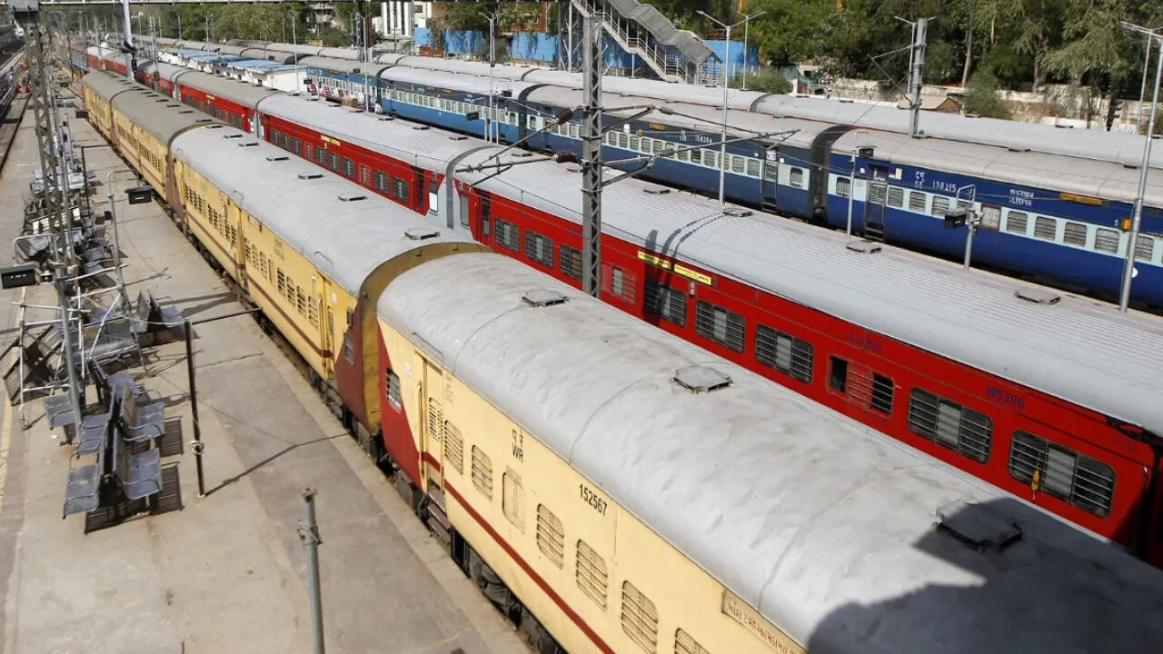 Railways Cancel Several Mail/express Trains Reaching New Delhi, Nizamuddin on Oct 10