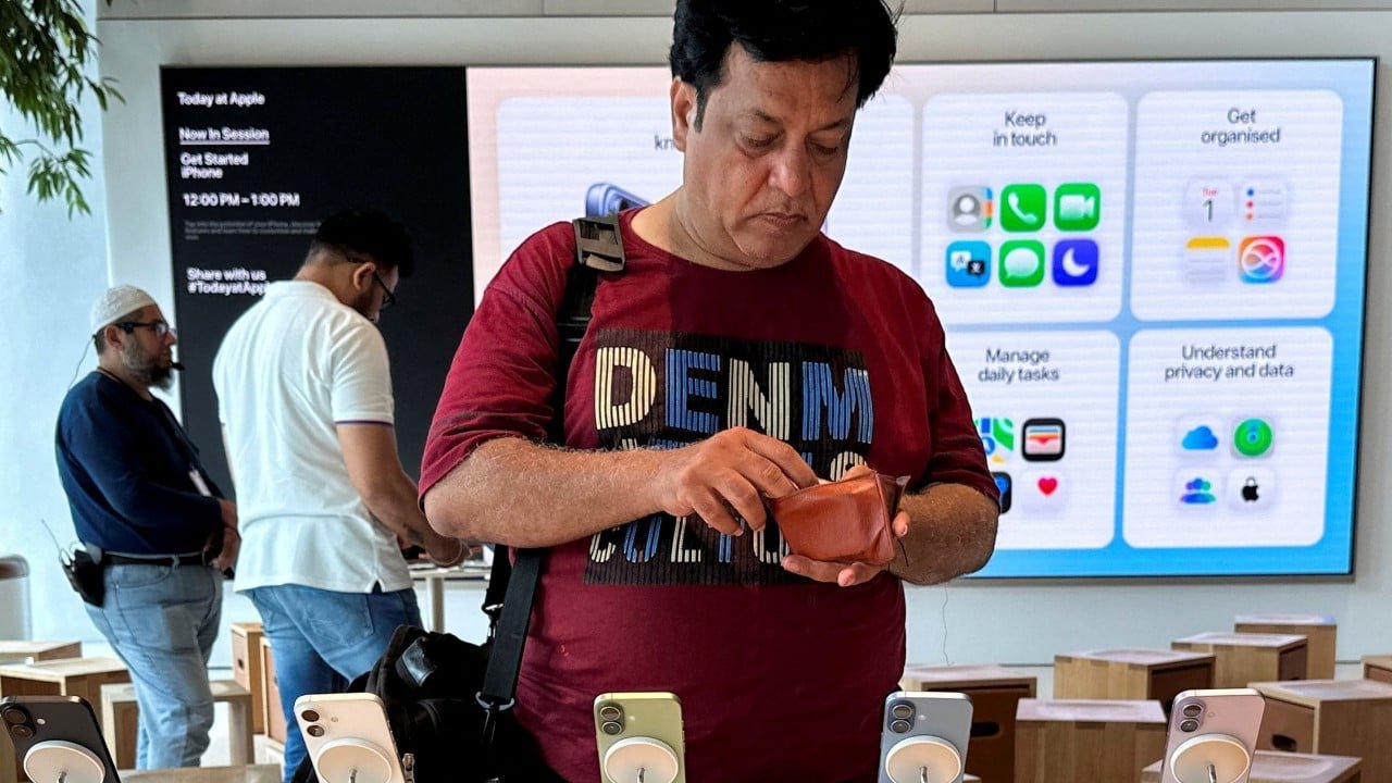 International Briefing: Sell family jewels for latest iPhone? In India, craze dials up debate