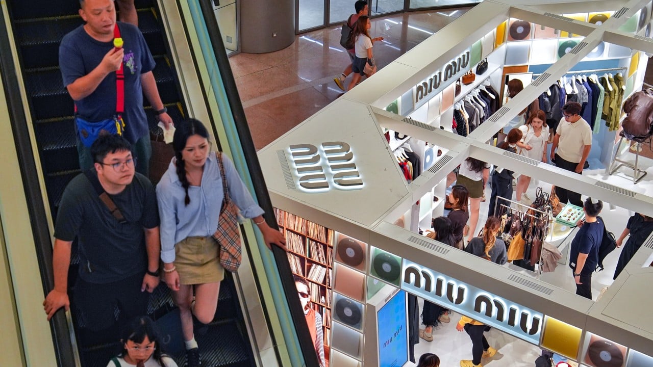 Crypto Markets in Focus: Mainland Chinese visitors pack Hong Kong malls on second day of National Day break Amid Shifting On-Chain Metrics