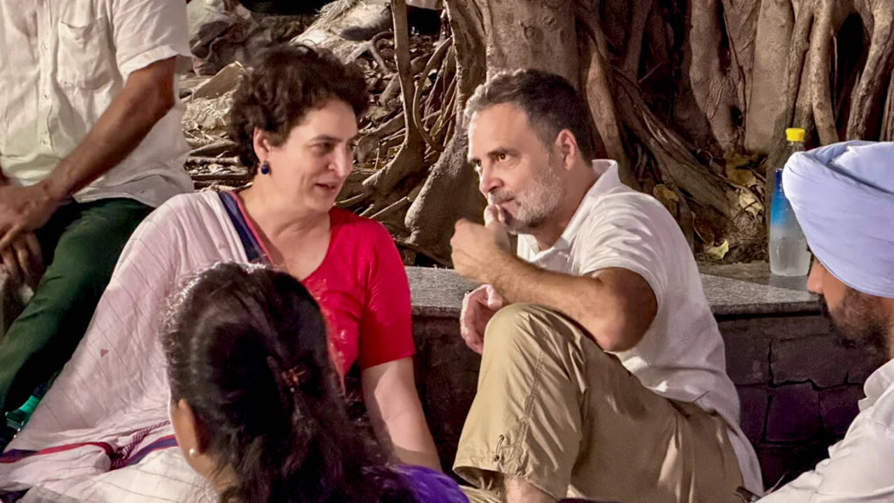 Protest Against Cec: FIR Against Rahul, Priyanka Over Entry Into Akashvani Bhawan