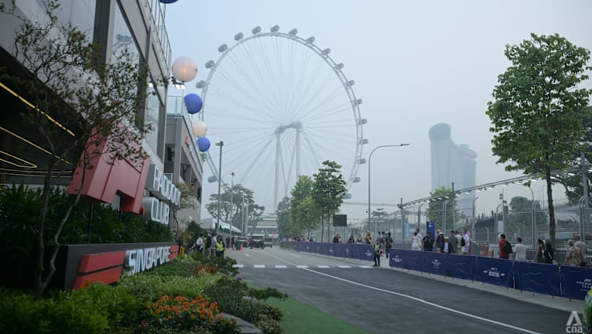 Singapore's Air Quality Remains in Unhealthy Range as International Observers React