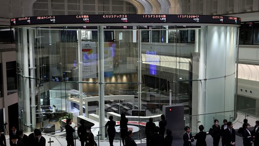 Asia Shares Subdued, Bonds Swamped by AI Debt Wave Amid Mounting Global Focus