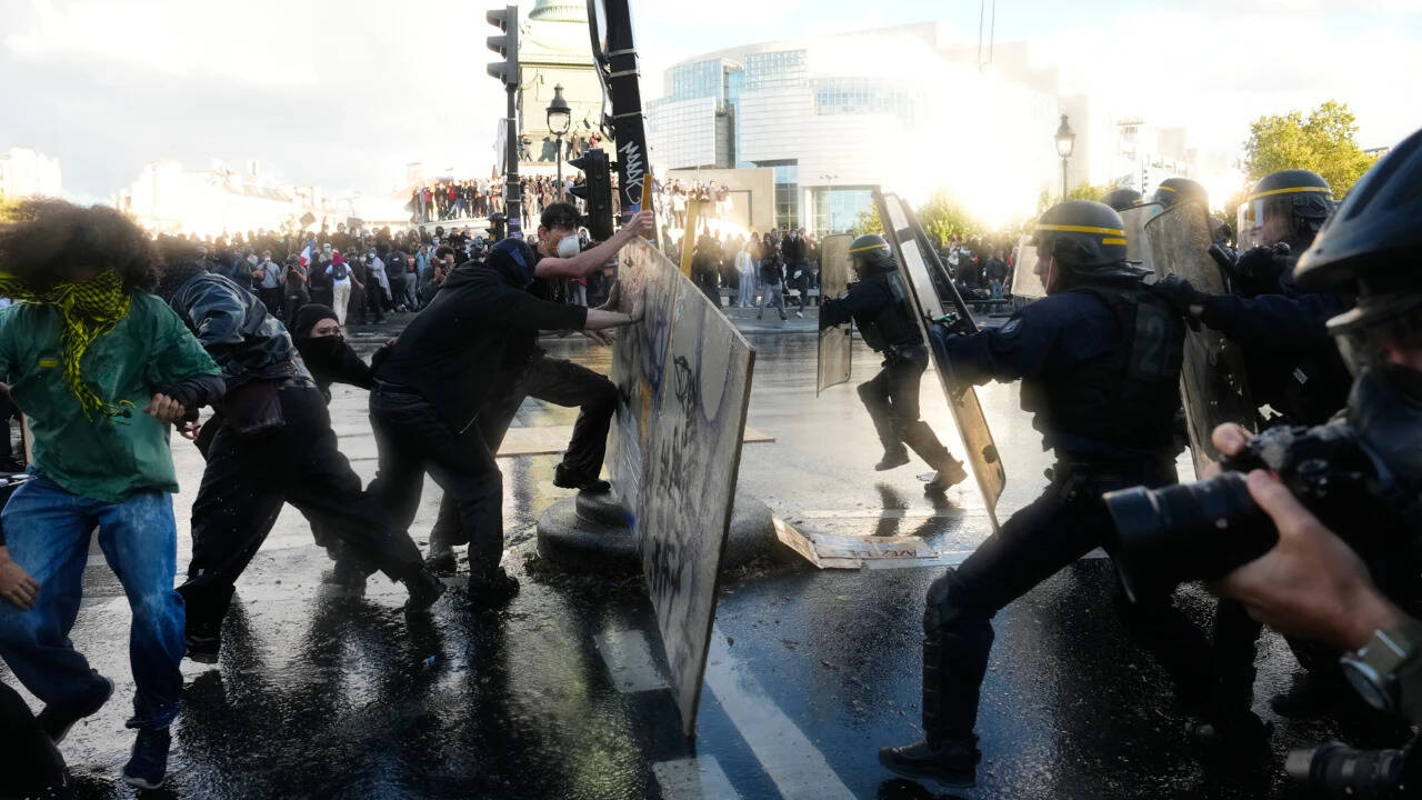 France’s Student Stir Intensifies in Paris; Schools Shut, Police Fire Tear Gas