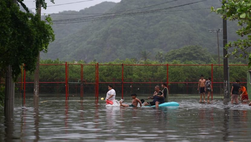 Hurricane Simon Weakens to Category 3 As Rains Flood Mexico's Pacific Coast 
