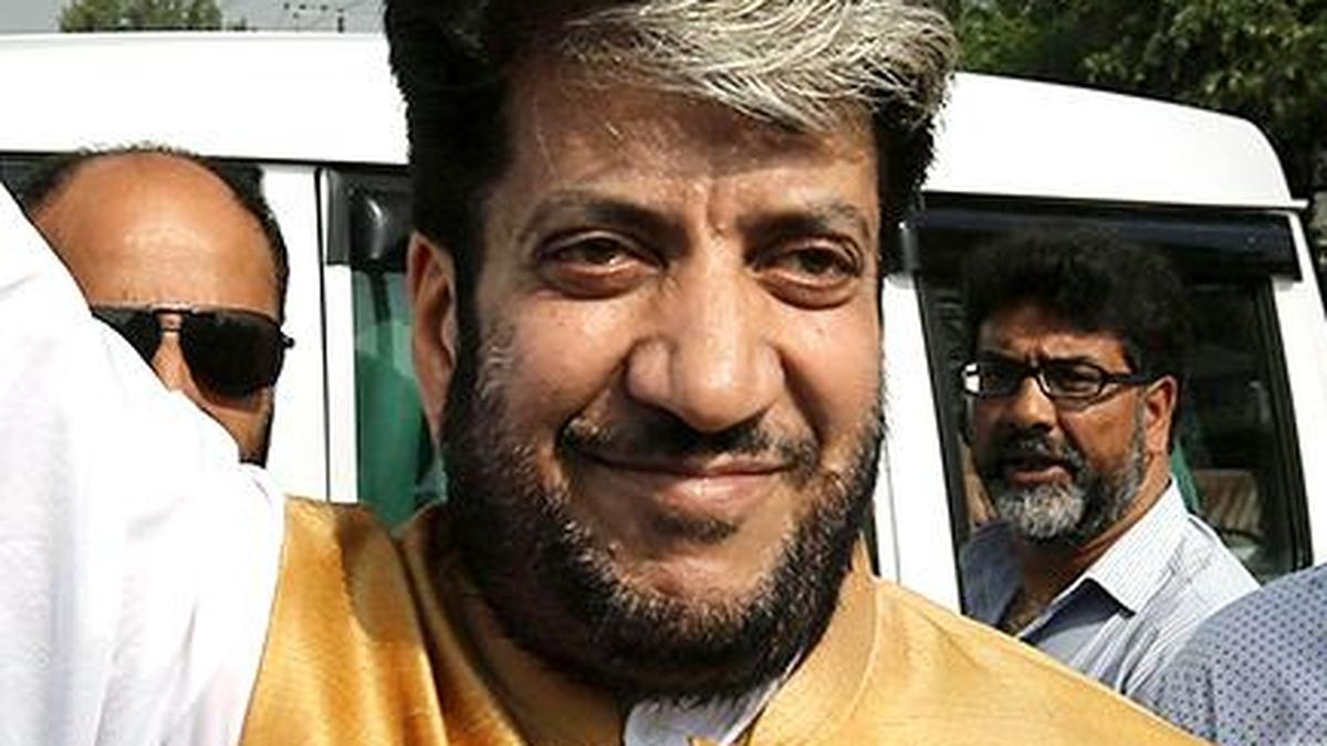 Shabir Shah’s Bail Denial ‘disappointing, Unjust’, Centre Should Ensure His Release: Mirwaiz