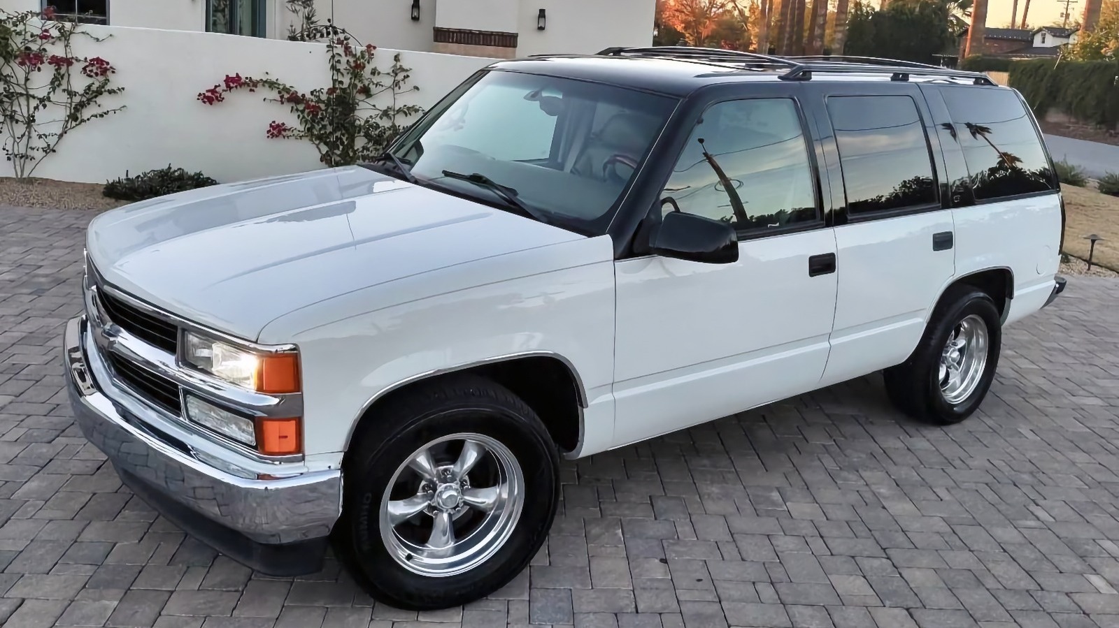 Crypto Markets in Focus: At $13,500, Is This Restored 1997 Chevy Tahoe LT Something You Might Dive Into? Amid Shifting On-Chain Metrics
