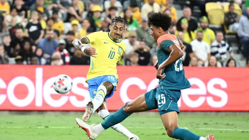 Global Perspective: Raphinha leaves Brazil camp with swelling in right thigh after injury scare