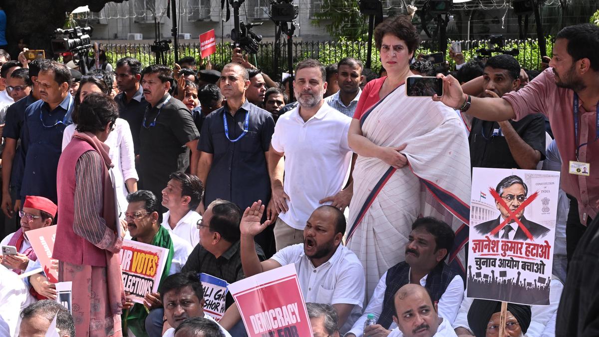 Rahul Gandhi's All-Night Siege: Opposition Protest Shifts to All India Radio Campus After Police Crackdown