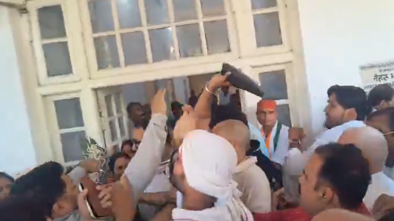 Shoes Fly at UP Cong HQ As Ajay Rai Supporters Clash Ahead of New Prez’s Takeover