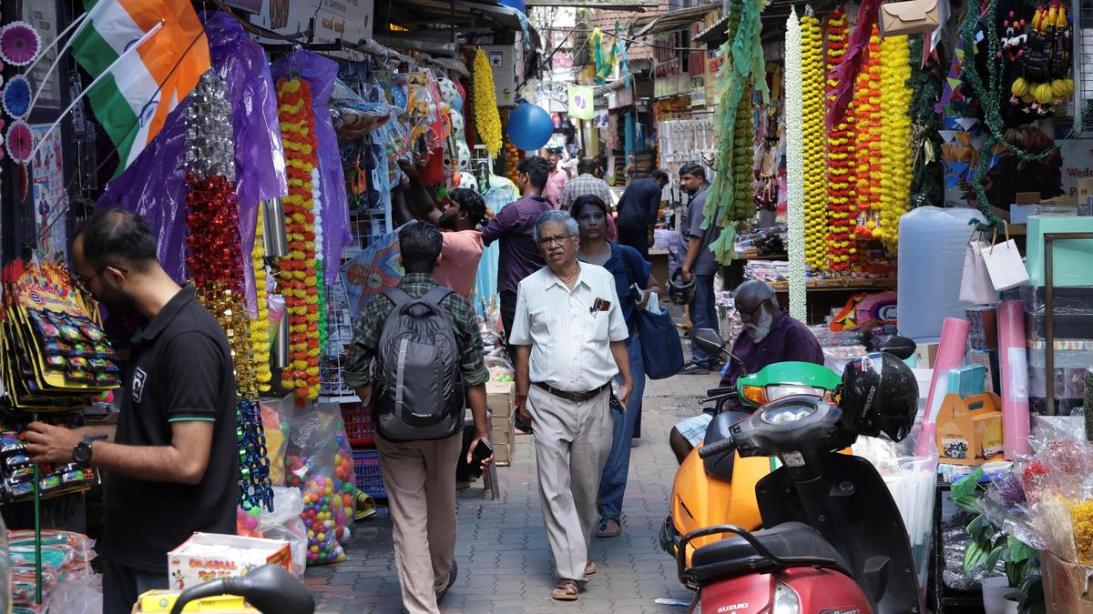 Broadway Parking Issue Referred to Kochi Town Planning Committee for Long-term Solution