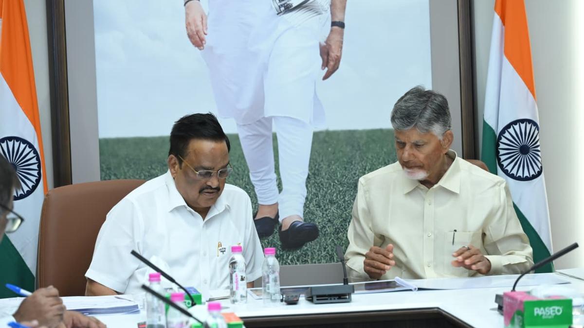 Naidu Meets Shah, Jal Shakti Minister C.r. Patil in Delhi; Seeks Push for Godavari-cauvery River-linking