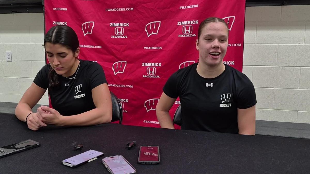 Wisconsin Women's Hockey Forward Earns WCHA Rookie of the Week Award
