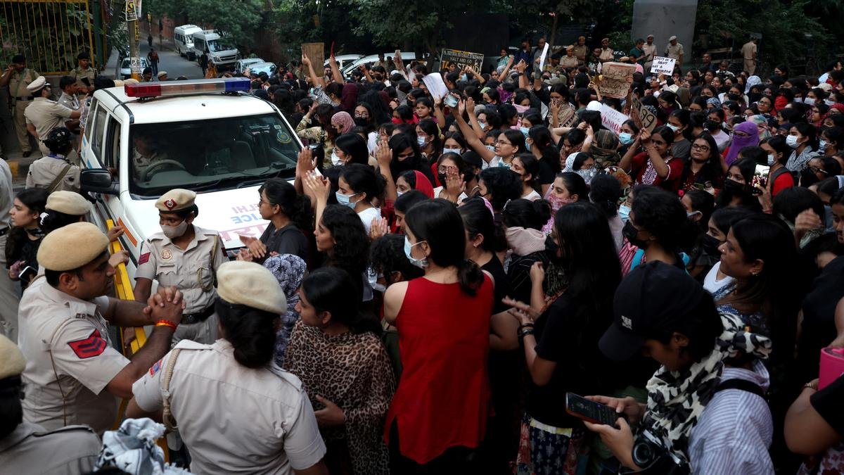 Supreme Court Takes Suo Motu Cognizance of Aastha Kunj Park Gang-Rape, Slams Delhi Govt and Police for Systemic Failure