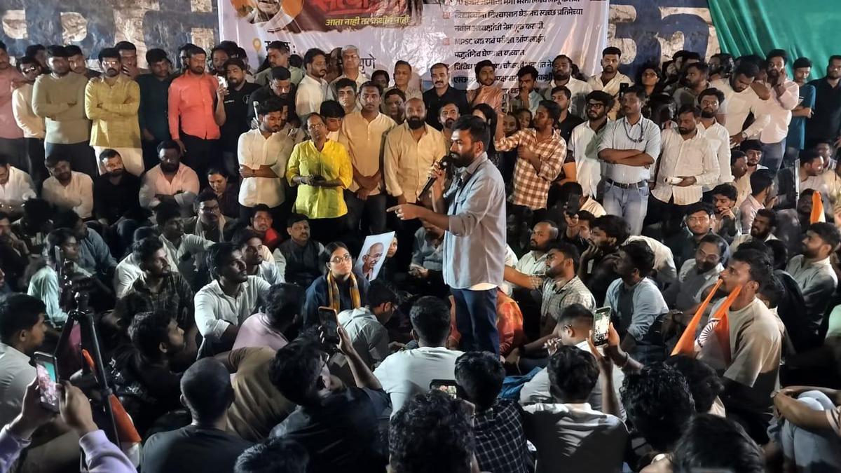 Maharashtra Student Protests Erupt: Sanjay Raut Demands MPSC Chairman's Removal