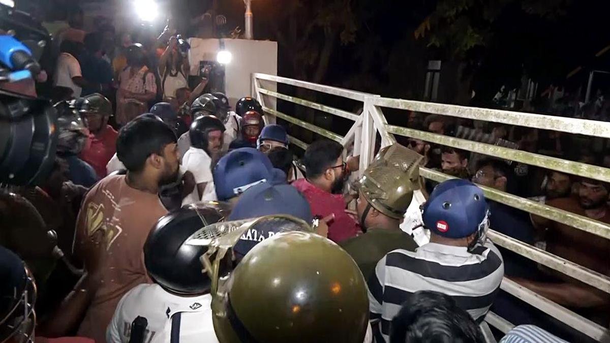 Kolkata Film Institute Erupts: Three FIRs Filed After Violent Clash Between Students and Right-Wing Group