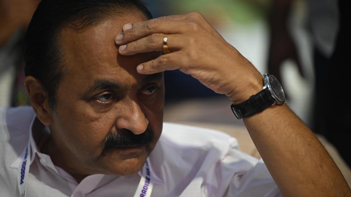 Crypto Markets in Focus: Keralam CM declines State police request to increase his security vehicles Amid Shifting On-Chain Metrics