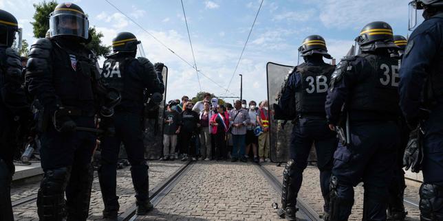 Why What Is the Ef-son Stun Grenade France Has Suspended After It Mutilated a High Schooler Has Sparked Heated Debate