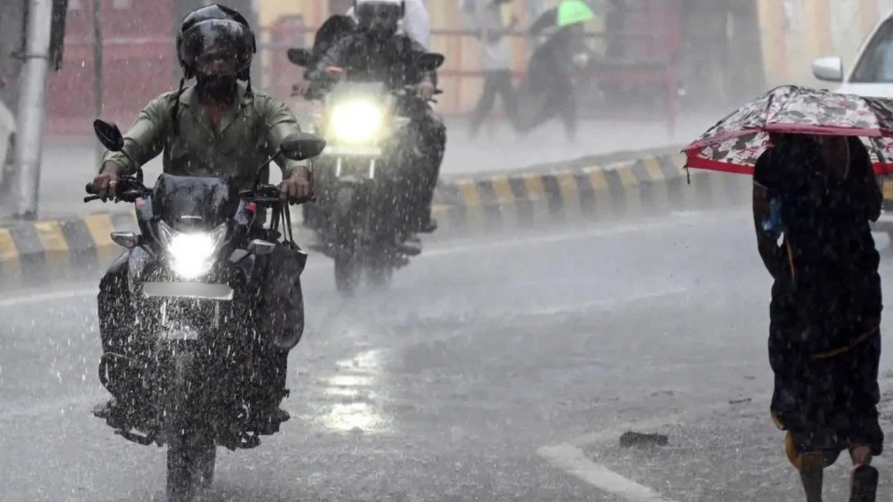 Delhi-NCR Wakes Up to Heavy Rain, Thunderstorms; More Showers Predicted