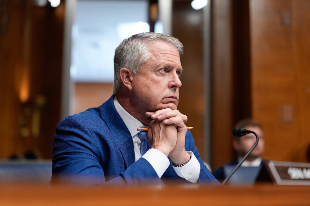 How credit cards are playing into the Kansas Senate race