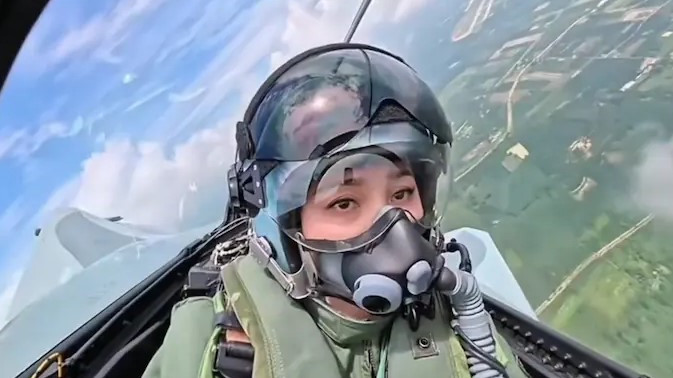 Thailand's Queen Suthida Flies Fighter Jet Solo Amid Shifting Economic Pressures