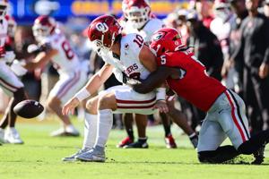 Oklahoma QB Crisis Deepens Ahead of Red River Showdown