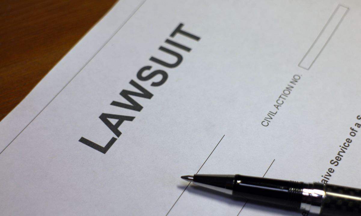 Crypto Markets in Focus: US Banking Group Sues OCC After Wave of Crypto Trust Bank Approvals Amid Shifting On-Chain Metrics